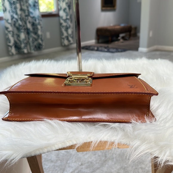 Louis Vuitton Epi brown Dragonne clutch. - Picture 4 of 13